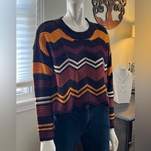 Full Circle trends cropped sweater.